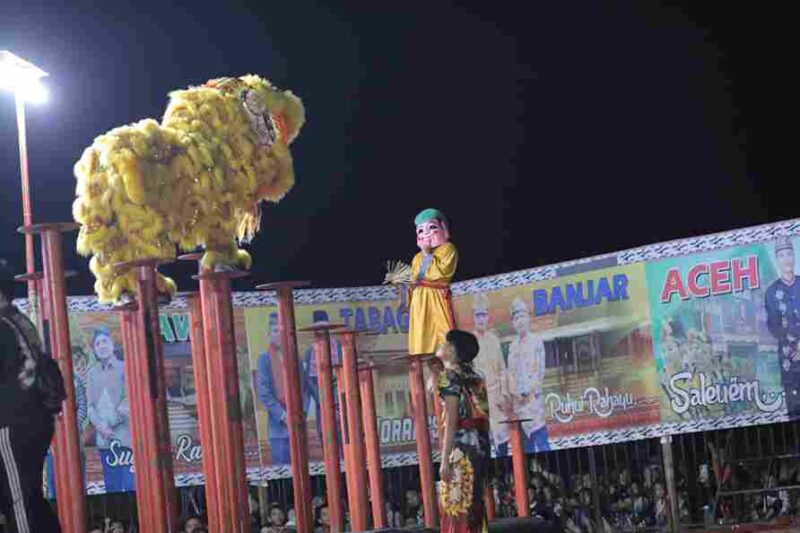 Penampilan barongsai, musik tradisional, dan tari khas Tionghoa yang memukau penonton.