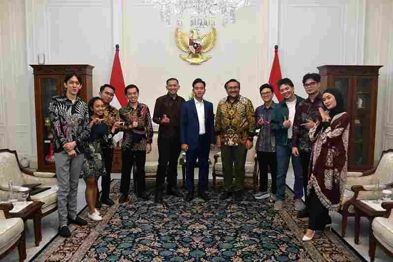 Wapres saat menerima audiensi AI Forum Indonesia di Istana Wakil Presiden, Jalan Medan Merdeka Selatan Nomor 6, Jakarta Pusat, Kamis (30/10/2025)
