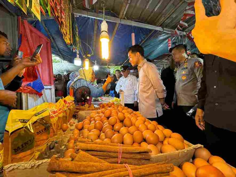 Wakil Presiden (Wapres) Gibran Rakabuming meninjau Pasar Gamalama,