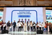 Gubernur Sumatera Utara (Sumut) Muhammad Bobby Afif Nasution bersama Anggota Dewan Perwakilan Rakyat Republik Indonesia (DPR RI) Musa Rajekshah mendampingi Menteri Perumahan dan Kawasan Permukiman (PKP) Maruarar Sirait dan Menteri Dalam Negeri Tito Karnavian pada acara Sosialisasi Kredit Program Perumahan di Regale International Convention Center Jalan Adam Malik, Medan, Kamis (9/10/2025).