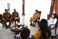 Gubernur Sumatera Utara (Sumut) Bobby Afif Nasution, di dampingi OPD, menerima audiensi tim Google for Education di Anjungan lantai 9, Kantor Gubernur Sumut, Jalan Pangeran Diponegoro Nomor 30 Medan, Senin (6/10/2025).