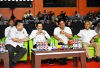 Gubernur Sumatera Utara (Sumut) Muhammad Bobby Nasution mendampingi Wakil Menteri Olah Raga (Wamenpora) Taufik Hidayat menyaksikan Final Kejuaraan Bulutangkis International Wondr by BNI Indonesia Masters S 100 2025 di GOR PBSI Sumut Jalan PBSI, Kabupaten Deliserdang, Sumut, Minggu (26/10/2025) sore.
