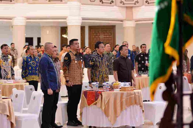  Bobby Nasution saat Rapat Koordinasi dan Evaluasi Tindak Lanjut Capaian Indeks Survei Penilaian Integritas (SPI) Tahun 2024 Dalam Rangka Penguatan SPI Tahun 2025 Pemerintah Daerah se-Sumatera Utara, di Aula Raja Inal Siregar (RIS), Kantor Gubernur, Jalan Pangeran Diponegoro Nomor 30 Medan, Kamis (2/10/2025). 