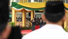 Gubernur Sumatera Utara (Sumut) Muhammad Afif Bobby Nasution memimpin apel Peringatan Hari Santri Tingkat Provinsi Sumut Tahun 2025 di Lapangan Merdeka Binjai Jalan Jenderal Sudirman Kota Binjai, Rabu (22/10/2025).