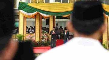 Gubernur Sumatera Utara (Sumut) Muhammad Afif Bobby Nasution memimpin apel Peringatan Hari Santri Tingkat Provinsi Sumut Tahun 2025 di Lapangan Merdeka Binjai Jalan Jenderal Sudirman Kota Binjai, Rabu (22/10/2025).