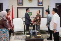 Wali Kota Medan, Rico Tri Putra Bayu Waas, menerima audiensi Konsulat Jenderal (Konjen) RRT yang baru untuk Medan, Huang He, di Balai Kota, Kamis (2/10/2025).