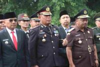 Kapolres Simalungun AKBP Marganda Aritonang, S.H., S.I.K., M.M., bersama jajaran Forkopimda serta pejabat terkait, mengikuti Ziarah Kubur Nasional dan Tabur Bunga di Taman Makam Pahlawan (TMP) Nagur Pematangsiantar, Jumat (3/10/2025).