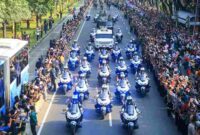  Presiden Republik Indonesia, Prabowo Subianto, berangkat menuju Lapangan Silang Monumen Nasional (Monas) untuk menghadiri Upacara Peringatan Hari Ulang Tahun (HUT) ke-80 Tentara Nasional Indonesia (TNI), pada Minggu, 5 Oktober 2025.