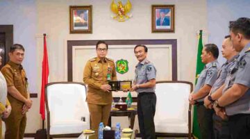 audiensi Kepala Kantor Wilayah Kemenkumham Sumut, Ignatius Mangantar Tua Silalahi, bersama Wali Kota Medan di Balai Kota Medan, Senin (20/10/2025).