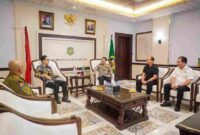 Wali Kota Medan, Rico Tri Putra Bayu Waas, menyambut Kapolrestabes Medan, Kombes Pol Jean Calvijn Simanjuntak, di Balai Kota Medan, Kamis (16/10/2025).