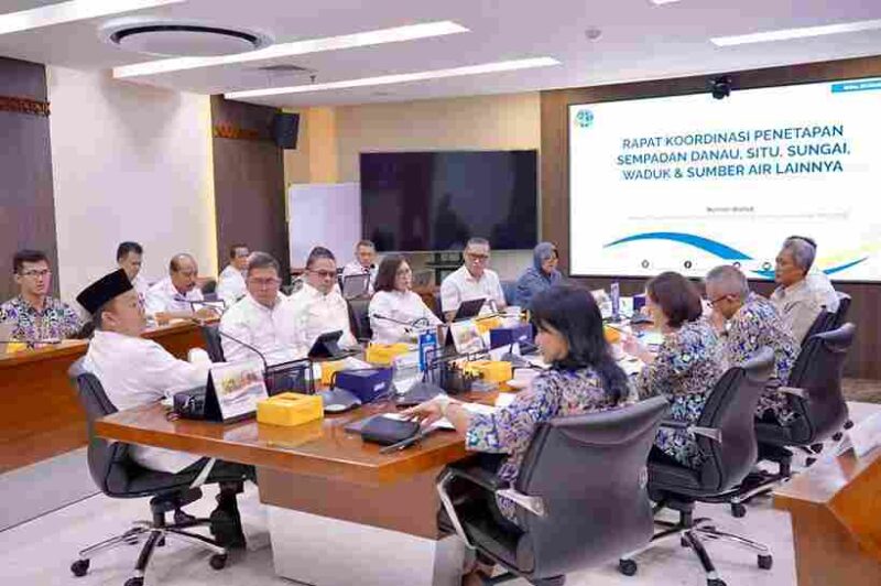 Menteri Agraria dan Tata Ruang/Kepala Badan Pertanahan Nasional (ATR/BPN) Nusron Wahid saat Rapat Koordinasi bersama Wakil Menteri Pekerjaan Umum (PU) Diana Kusumastuti di Kantor Kementerian PU, Jakarta, Rabu (29/10/2025).