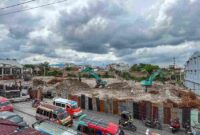 Memasuki hari ke-12, Selasa (21/10/2025), progres perobohan Gedung IV Pasar Horas di Jalan Merdeka, Kota Pematangsiantar, telah mencapai sekitar 80 persen dari total luas bangunan.