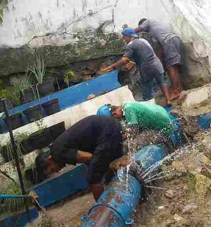 Pipa milik Perusahaan Umum Daerah (Perumda) Air Minum Tirta Uli Pematangsiantar mengalami pecah di Jalan SKI Kelurahan Aek Nauli Kecamatan Siantar Selatan