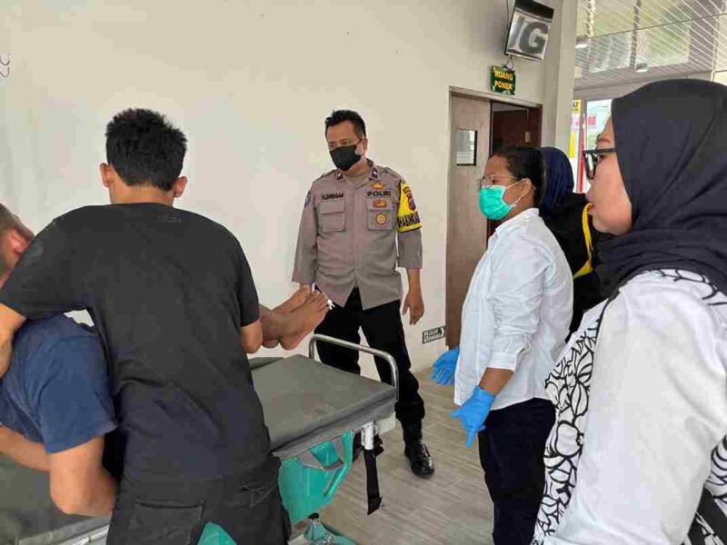  evakuasi dan pengamanan terhadap seorang warga yang mengalami gejala Psikotik Akut di Nagori Tumorang, Kecamatan Gunung Maligas, Kabupaten Simalungun, Rabu (15/10/2025).