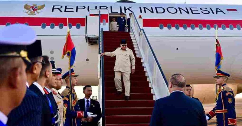 Presiden Republik Indonesia, Prabowo Subianto Tiba di Bandar Udara Internasional Sharm El-Sheikh, Republik Arab Mesir untuk menghadiri Konferensi Tingkat Tinggi (KTT) Perdamaian Sharm El-Sheikh pada Senin, 13 Oktober 2025. Foto: BPMI Setpres