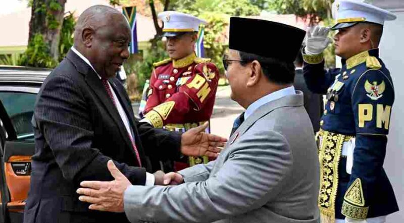Presiden Republik Indonesia Prabowo Subianto menyambut secara resmi kunjungan kenegaraan Presiden Republik Afrika Selatan, Matamela Cyril Ramaphosa di Istana Merdeka, Jakarta, pada Rabu, 22 Oktober 2025. Foto: BPMI Setpres