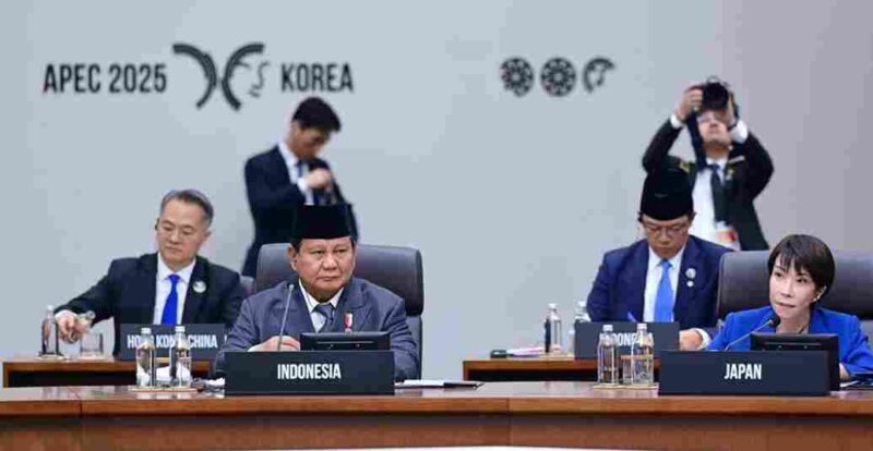 Presiden Republik Indonesia, Prabowo Subianto menghadiri Konferensi Tingkat Tinggi (KTT) Kerja Sama Ekonomi Asia Pasifik (APEC) 2025 di Hwabaek International Convention Centre (HICO), Gyeongju, Republik Korea, pada Jumat, 31 Oktober 2025. 