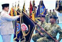 Presiden Prabowo Subianto menghadiri acara Presidential Inspection di Kapal Perang Republik Indonesia (KRI) dr. Radjiman Wedyodiningrat (RJW-992) di Markas Komando Lintas Laut Militer (Kolinlamil), Tanjung Priok, Jakarta Utara, pada Kamis, 2 Oktober 2025. Foto: BPMI Setpres