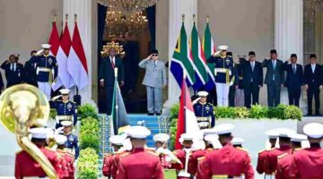 Presiden Republik Indonesia Prabowo Subianto menyambut secara resmi kunjungan kenegaraan Presiden Republik Afrika Selatan, Matamela Cyril Ramaphosa di Istana Merdeka, Jakarta, pada Rabu, 22 Oktober 2025 dalam upacara kenegaraan penuh kehormatan. Foto: BPMI Setpres