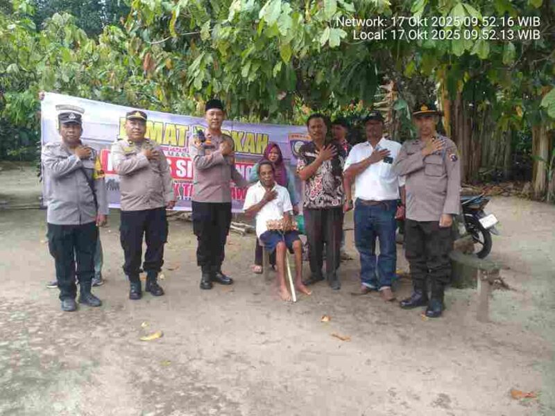 Program Jumat Berkah dengan menyalurkan bantuan sembako kepada warga kurang mampu di Nagori Bahal Batu, Kecamatan Hutabayuraja, Kabupaten Simalungun, Jumat (17/10/2025).