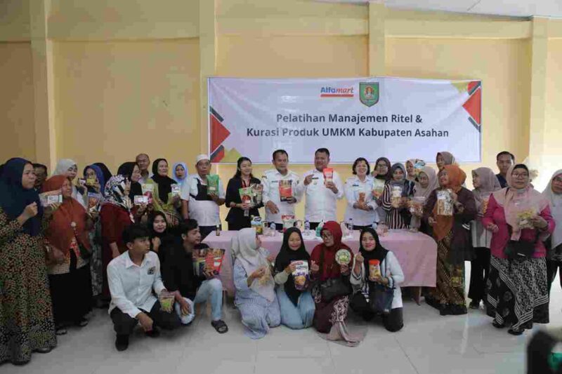 Dinas Koperasi, Perdagangan dan Perindustrian (Diskopdagin) menggelar Pelatihan Manajemen Ritel dan Kurasi Produk UMKM yang berlangsung di Gedung Dekranasda Kisaran. 