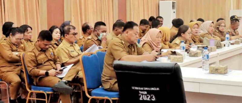 Dinas Perumahan dan Kawasan Permukiman serta Pertanahan (PKPP) menggelar Forum Group Discussion (FGD) penting di Balai Harungguan Djabanten Damanik, Kantor Bupati, Pamatang Raya, Sumatera Utara, Selasa (21/10/2025).