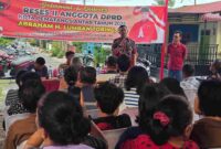 Anggota DPRD Kota Pematangsiantar, Abraham H. Lumbantobing, SH, menggelar kegiatan reses di Jalan Sejahtera, Kelurahan Asuhan, Kecamatan Siantar Timur, Sumatera Utara, pada Senin (13/10/2025). 