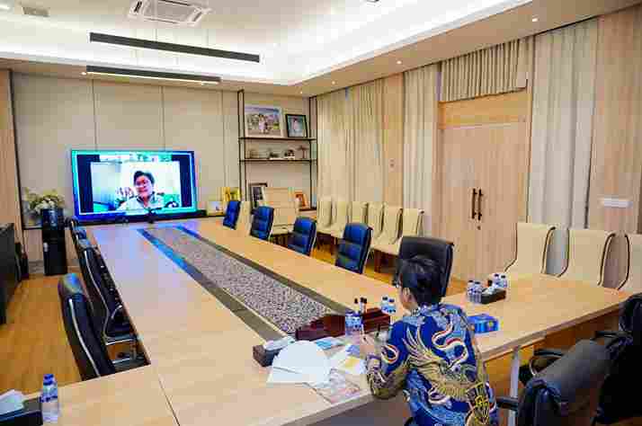 Wali Kota Medan, Rico Tri Putra Bayu Waas, saat mengikuti zoom meeting Forum Diskusi Denpasar 12 bertema Kepemimpinan Pemuda Menuju Indonesia Emas 2045 secara daring, Rabu (29/10/2025).