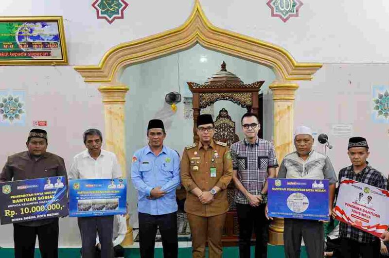 Wali Kota Medan, Rico Tri Putra Bayu Waas, melaksanakan Safari Ashar di Masjid Al Ikhlas, Kelurahan Laucih, Kecamatan Medan Tuntungan, Senin (27/10/2025).