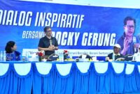 Tokoh nasional Rocky Gerung saat hadir dalam Dialog Inspiratif di aula sekolah SMA Plus Efarina Saribudolok, Kabupaten Simalungun. Sabtu (18/10/2025).
