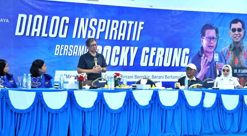 Tokoh nasional Rocky Gerung saat hadir dalam Dialog Inspiratif di aula sekolah SMA Plus Efarina Saribudolok, Kabupaten Simalungun. Sabtu (18/10/2025).