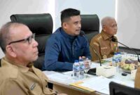Gubernur Sumut Bobby Nasution yang didampingi Wakil Gubernur Sumut Surya memimpin Rapat Percepatan Program 3 Juta bagi Masyarakat Berpenghasilan Rendah (MBR) di Ruang Rapat lantai 9 Kantor Gubernur Sumut, Jalan Diponegoro No. 30, Medan, Selasa (28/10/2025). 