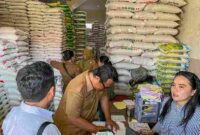 , Tim Satgas Pangan Pemerintah Kota (Pemko) Pematangsiantar bersama Tim Satgas Pangan Polres Pematangsiantar melakukan sidak Harga Eceran Tertinggi (HET) beras di empat lokasi, Senin (27/10/2025)