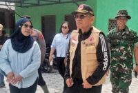 Bupati Simalungun, Dr. H. Anton Achmad Saragih, turun langsung meninjau lokasi banjir di Pasar Bawah, Kelurahan Serbelawan, Kecamatan Dolok Batu Nanggar, Minggu (12/10/2025).