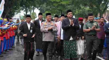 Suasana upacara Peringatan Hari Santri Nasional (HSN) Tingkat Provinsi 2025, Selasa (22/10/2025).