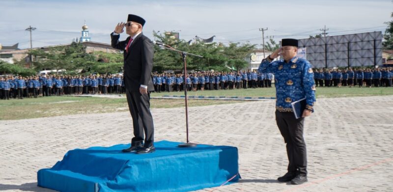 Pemerintah Kabupaten (Pemkab) Simalungun menggelar Upacara Peringatan Hari Sumpah Pemuda ke-97 Tahun 2025 di halaman Kantor Bupati Simalungun, Pamatang Raya, Sumatera Utara, Selasa (28/10/2025).