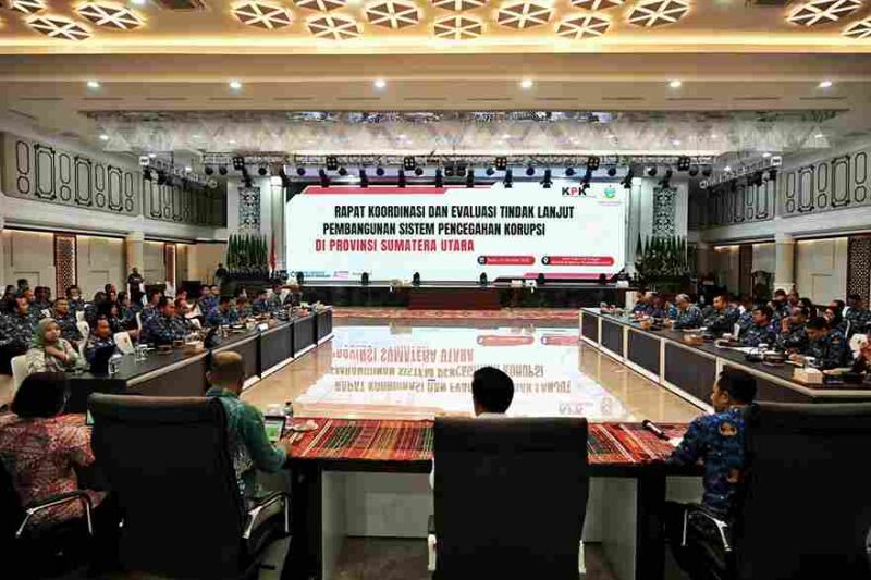 Sekretaris Daerah Provinsi (Sekdaprov) Sumatera Utara (Sumut) Togap Simangunsong menghadiri Rapat Koordinasi (Rakor) dan Evaluasi Tindak Lanjut Pembangunan Sistem Pencegahan Korupsi di Provinsi Sumatera Utara di Aula Raja Inal Siregar Kantor Gubernur Sumut Jalan Diponegoro Nomor 30 Medan, Rabu (1/10/2025).