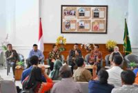 Gubernur Sumatera Utara (Sumut) Muhammad Bobby Afif Nasution menegaskan komitmen Pemerintah Provinsi Sumut untuk mendukung Bank Sumut untuk dapat naik kelas. Hal ini disampaikan pada Temu Pers yang digelar Dinas Komunikasi dan Informatika Sumut bersama jajaran Direksi PT Bank Sumut di Lobby Dekranasda, Kantor Gubernur Sumut, Jalan Diponegoro Nomor 30 Medan, Kamis (30/10/2025). 