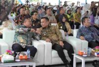 Wakil Bupati Asahan saat berbincang dengan Wakil Bupati Simalungun.