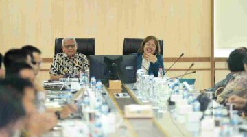 Wakil Gubernur Sumatera Utara (Sumut) Surya membuka secara resmi Focus Group Discussion (FGD) antara Pemerintah Provinsi Sumut dan Dewan Perwakilan Daerah (DPD) RI mengenai optimalisasi fungsi Kantor Daerah dalam mendukung kinerja Anggota dan Lembaga DPD RI di Ruang Rapat I Lantai 2 Kantor Gubernur Sumut Kota Medan/ Kamis (30/10/2025).