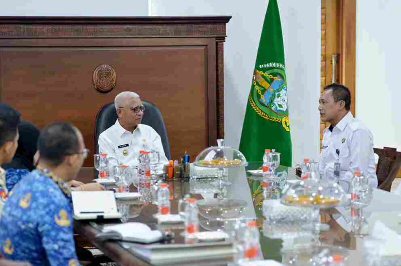 Wakil Gubernur Sumatera Utara (Sumut) Surya menerima Audiensi Kepala Kantor Wilayah Direktorat Jenderal Pemasyarakatan Sumatera Utara di ruang kerja Lantai 9 Kantor Gubernur Sumut Jalan Diponegoro Kota Medan, Rabu (1/10).