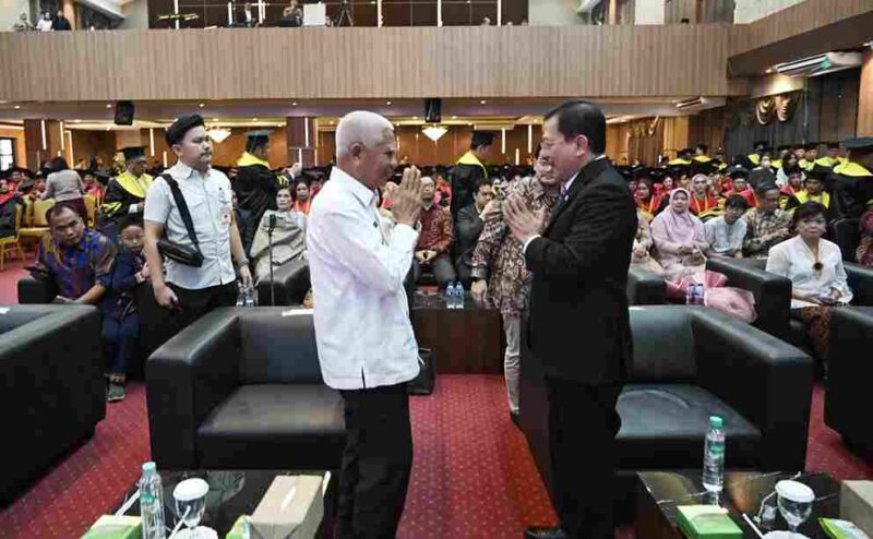 Wakil Gubernur Sumatera Utara (Sumut) Surya menghadiri Wisuda Periode IX Universitas Prima Indonesia (UNPRI) di Hall Kampus UNPRI Jalan Sampul Nomor 3 Medan, Rabu (1/10/2025).