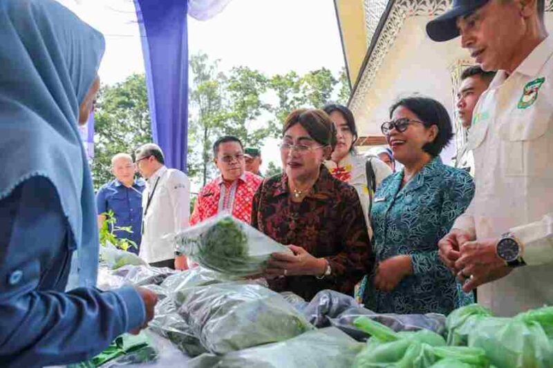 Peringatan World Food Day (Hari Pangan Sedunia) 2025 bertema “Dari Pekarangan ke Ketahanan, KWT Menguatkan Pangan Lokal” di Balai Bolon Lapangan Adam Malik, Kamis (16/10/2025).