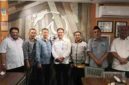 Ketua Dewan Pimpinan Daerah Konfederasi Serikat Pekerja Seluruh Indonesia (DPD KSPSI) Provinsi Kepulauan Riau, Imanuel D. Purba, S.H., melakukan silaturahmi dengan Kepala Dinas Tenaga Kerja (Disnaker) Provinsi Kepri, Diky Wijaya, di Impressso Café, Kota Batam.