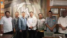 Ketua Dewan Pimpinan Daerah Konfederasi Serikat Pekerja Seluruh Indonesia (DPD KSPSI) Provinsi Kepulauan Riau, Imanuel D. Purba, S.H., melakukan silaturahmi dengan Kepala Dinas Tenaga Kerja (Disnaker) Provinsi Kepri, Diky Wijaya, di Impressso Café, Kota Batam.