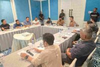 Bupati Aceh Timur Iskandar Usman Al-Farlaky menjajaki kerja sama dengan investor dari PT Naval Group untuk membangun pabrik pengolahan getah pinus di Kabupaten Aceh Timur. Pertemuan pembahasan investasi itu berlangsung di Medan, Sabtu (25/10/2025).