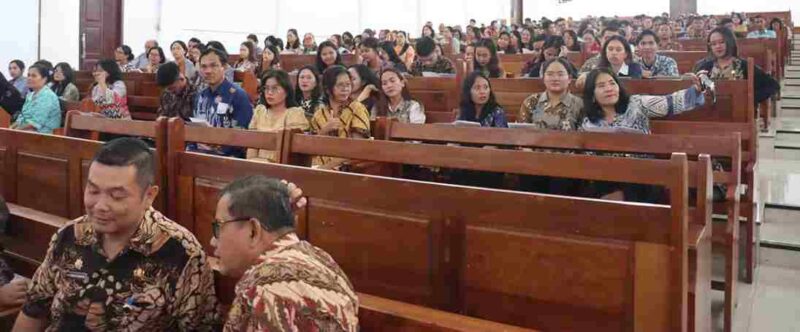 ASN yang beragama Kristen melaksanakan ibadah Kristen Oikumene dengan menghadirkan pengkhotbah Pdt. Boy Levi Panjaitan, S.Th, MM.