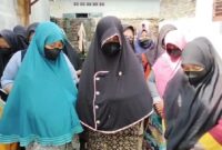 para ibu-ibu perwiritan di Asahan yang grebek lokasi game ketangkasan yang berbau judi.