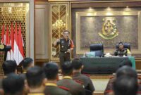 Kepala Badan Pendidikan dan Pelatihan (Kabadiklat) Kejaksaan RI, Leonard Eben Ezer Simanjuntak, saat pembekalan sekaligus pengarahan kepada peserta Pelatihan Kepemimpinan Administrasi (PKA) Angkatan III, IV, dan V di Aula Sasana Adhi Karya, Badiklat Kejaksaan RI, Jakarta, Senin (29/9/2025).