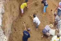 aksi menanggapi bencana infrastruktur yang memutus total Jalan Provinsi penghubung Raya–Raya Kahean. Bencana ini terjadi di Dusun VI Buttu Ganjang, Nagori Siporkas, dan sempat melumpuhkan akses warga setempat.